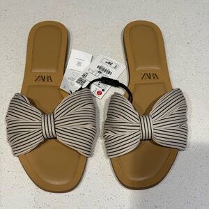 Zara NWT tan/Off-white and Black Striped Bow women’s flat Sandals - size EU 39